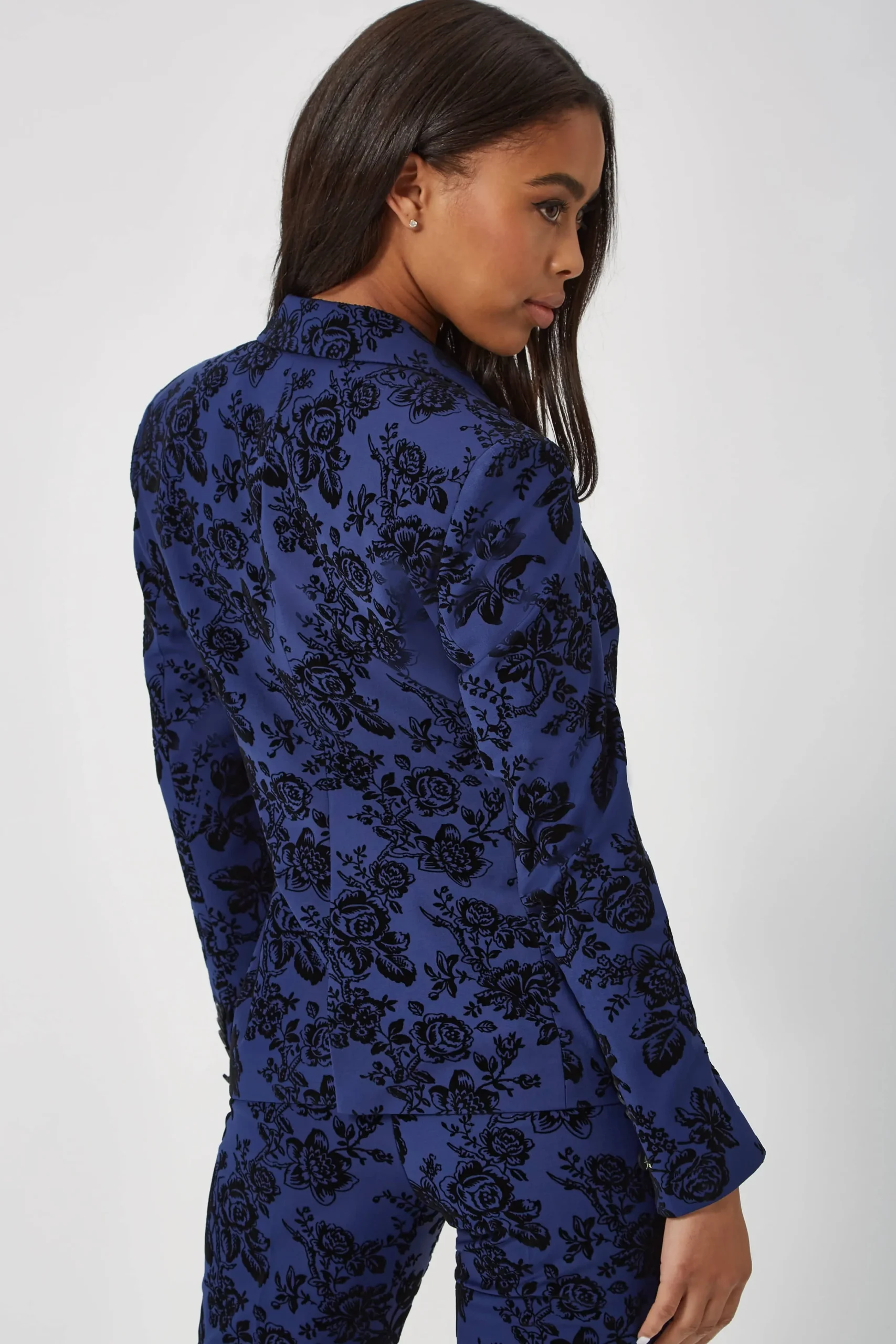 Woman|Style·Icons|Twisted Tailor Jackalope Skinny Fit Blue Floral Flocked Suit