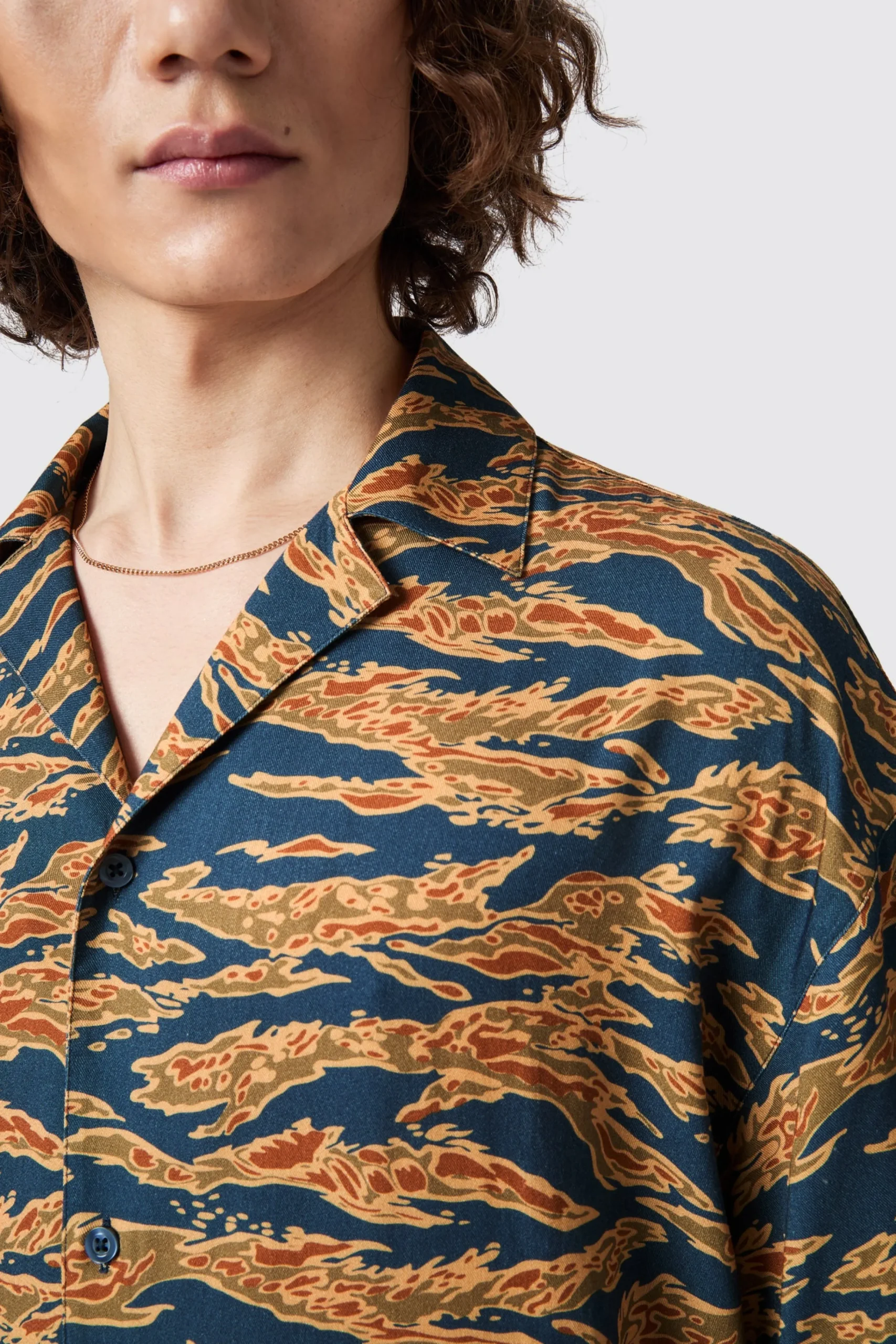Unisex|Twisted Tailor Pasvoir Oversized Navy Camo Shirt
